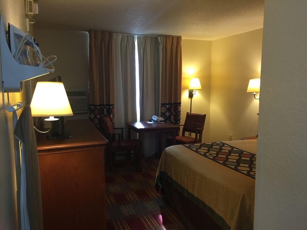 Hotel Super 8 By Wyndham Grand Forks Extérieur photo